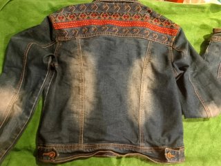 Cazadora vaquera con detalles