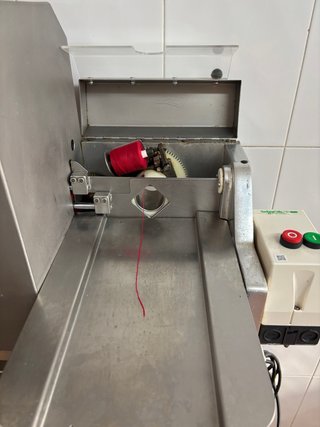 Máquina atar embutidos semiautomática