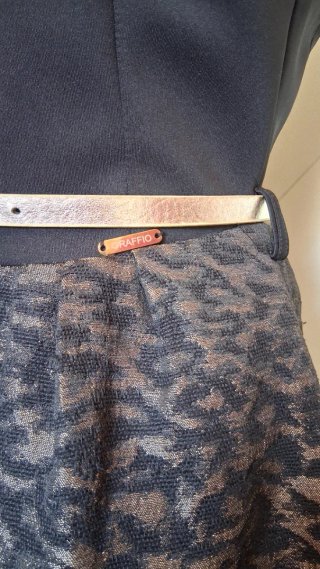 Abito elegante donna nero con cintura oro