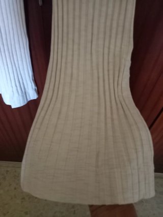 Pantalón de punto beige,marca Espíritu.