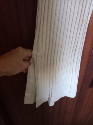 Pantalón de punto beige,marca Espíritu.