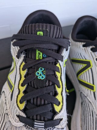 Zapatillas New Balance 890V6 Talla 42