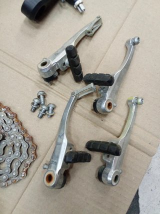 Lote componentes bicicleta: pedalier, frenos, camb