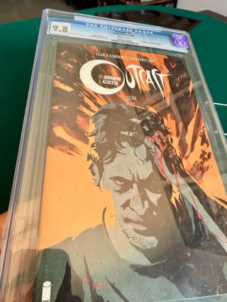 Comic gradeado CGC 9.8 - Outcast #1 de 2014