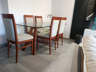 Mesa de comedor cristal y 6 sillas madera