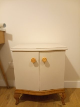 Mesita auxiliar restaurada madera
