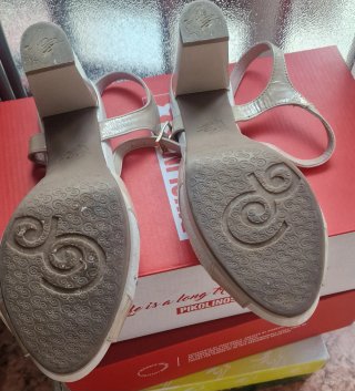 Sandalias pitillos Beige y Doradas