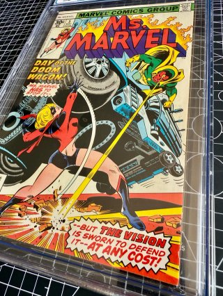 Comic gradeado CGC 9.4 - Ms. Marvel #5 de 1977