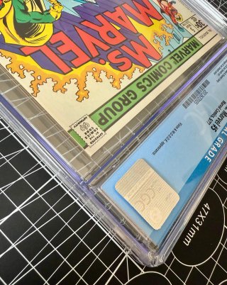 Comic gradeado CGC 9.4 - Ms. Marvel #5 de 1977