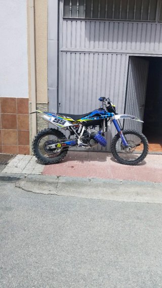 Moto Enduro/Motocross Azul y Blanca