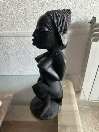 Statue africane scolpite a mano del XX secolo