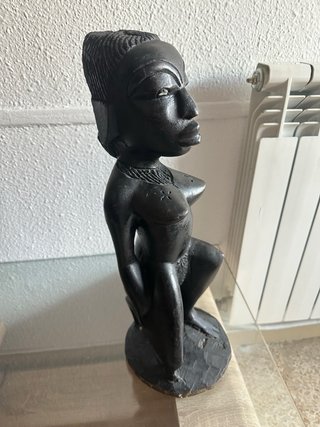 Statue africane scolpite a mano del XX secolo