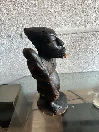 Statue africane scolpite a mano del XX secolo