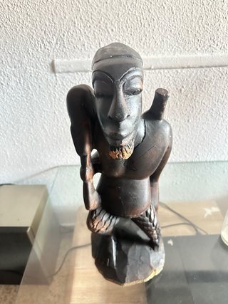 Statue africane scolpite a mano del XX secolo