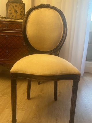 Silla Clásica Beige y Marrón de oficios de ayer