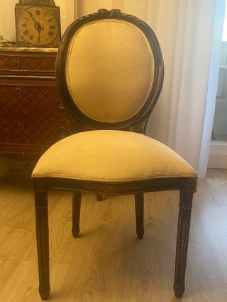 Silla Clásica Beige y Marrón de oficios de ayer