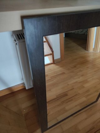 Espejo de madera negro y marrón