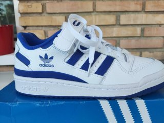 Zapatillas Adidas Forum Low Blancas y Azules