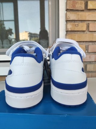 Zapatillas Adidas Forum Low Blancas y Azules