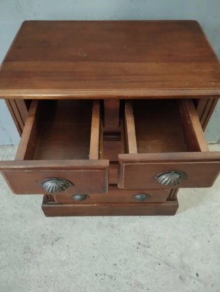 Cajonera de madera con 5 cajones