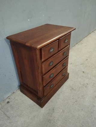 Cajonera de madera con 5 cajones