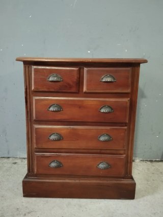 Cajonera de madera con 5 cajones