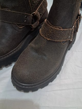 Botines de piel con hebilla