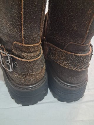 Botines de piel con hebilla