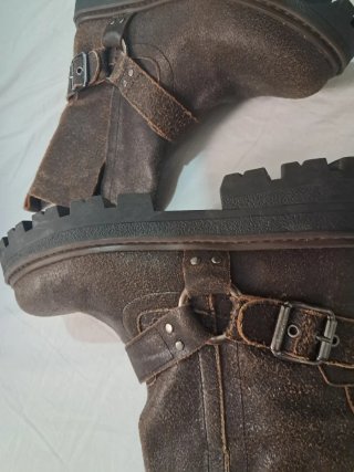 Botines de piel con hebilla