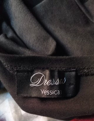 Vestido negro minimalista manga corta