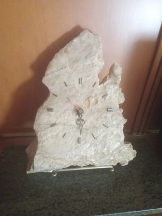 Reloj de sobremesa de piedra natural