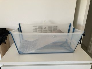 Bañera Stokke con adaptador