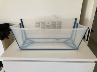 Bañera Stokke con adaptador