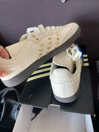 Zapatilla Adidas Mujer Beige y Dorado