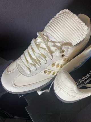 Zapatilla Adidas Mujer Beige y Dorado