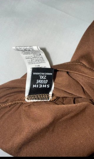 Blusa marrón asimétrica