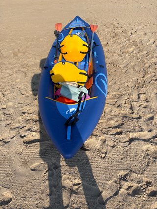 Kayak inflable azul para 2 personas lleva mochila