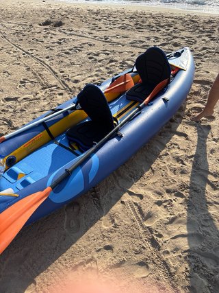 Kayak inflable azul para 2 personas lleva mochila