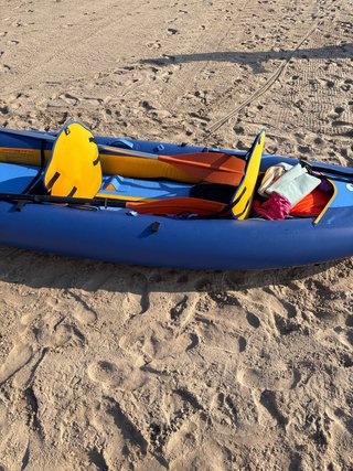 Kayak inflable azul para 2 personas lleva mochila