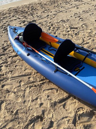 Kayak inflable azul para 2 personas lleva mochila