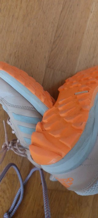 Zapatillas hockey hierbaAdidas Beige y Naranja
