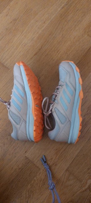 Zapatillas hockey hierbaAdidas Beige y Naranja