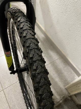 Bicicleta CUBE montaña