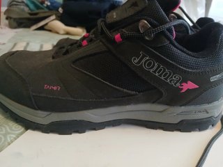 Botas de montaña Joma negras y rosas