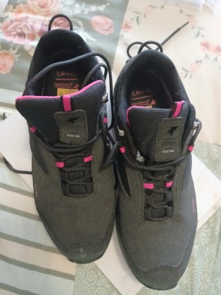 Botas de montaña Joma negras y rosas