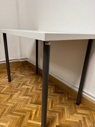 Mesa de escritorio blanca patas metálicas