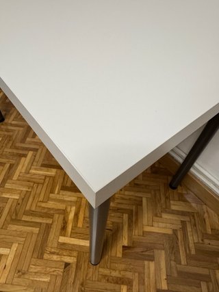 Mesa de escritorio blanca patas metálicas