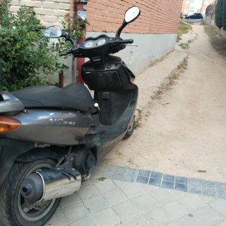 Scooter Moto Negra y Gris