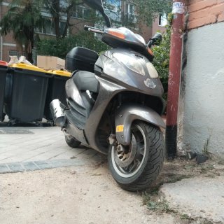 Scooter Moto Negra y Gris