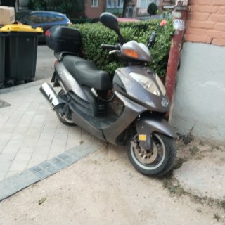 Scooter Moto Negra y Gris